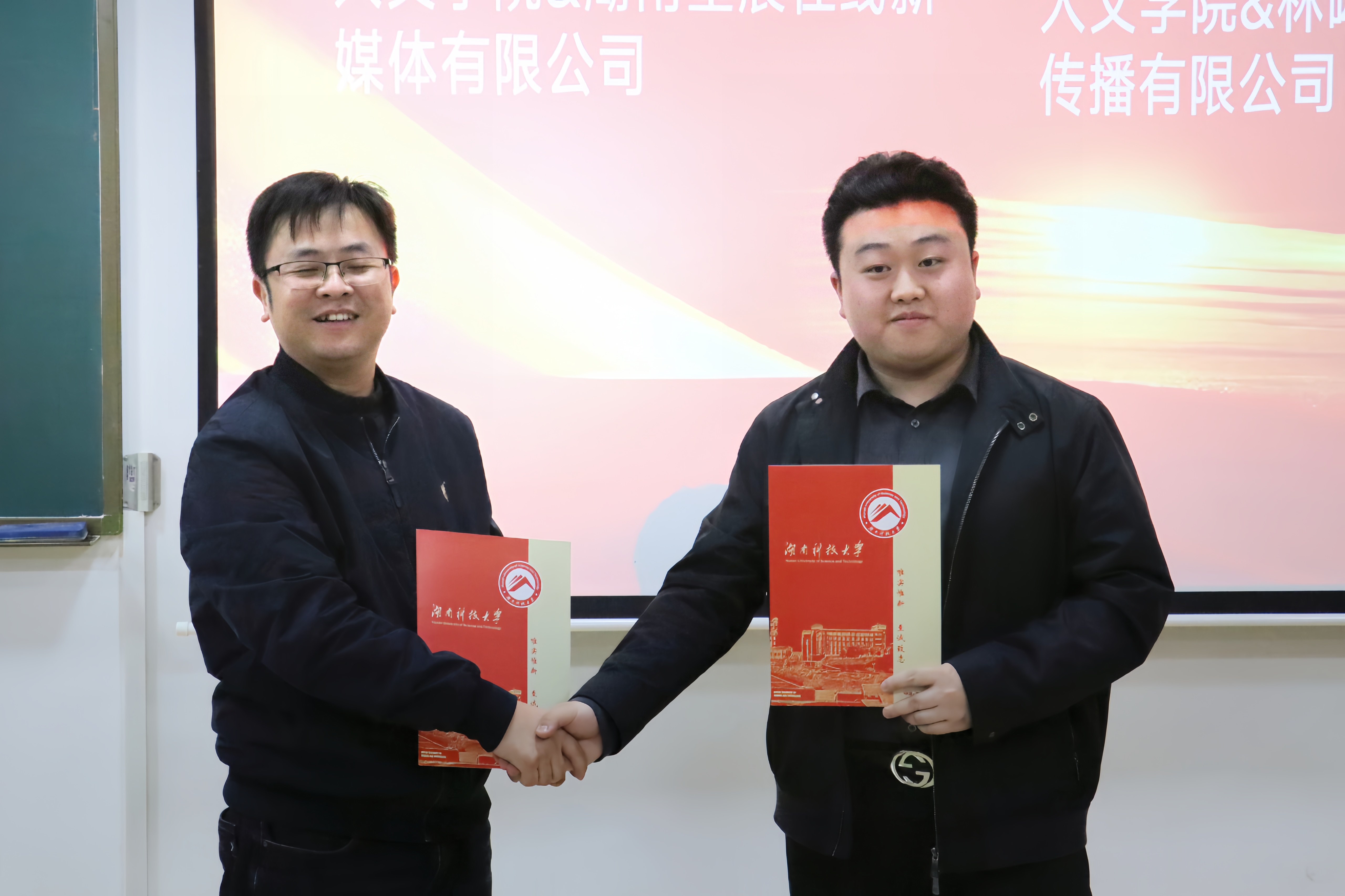 41be58589fcc4cc6b9fbae1318e4deb0.jpg 41be58589fcc4cc6b9fbae1318e4deb0.jpg